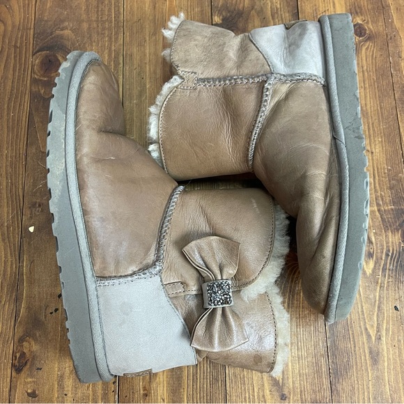 Ugg Bailey Bow tan boots Womens size 7 - Picture 5 of 9